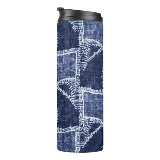 Indigo Patchwork: Textured Checked Elegance Thermosbecher (Nach rechts gedreht)