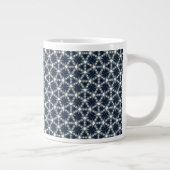 Indigo-Schnee-Blumen-Gitter Jumbo-Tasse (Rechts)