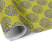 Indigoblau gestreiftes Kreismuster auf grün Geschenkpapier (Rolleneckpunkt)