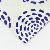 Indigoblau gestreiftes Kreismuster auf weiß Fleecedecke (Ecke)