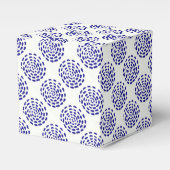 Indigoblau gestreiftes Kreismuster auf weiß Geschenkschachtel (Vorderseite)