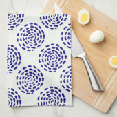 Indigoblau gestreiftes Kreismuster auf weiß Geschirrtuch (Viertel Falte)