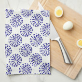 Indigoblau gestreiftes Kreismuster auf weiß Geschirrtuch (Viertel Falte)