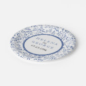 Indigoblaue Blätter Muster Moderne Blumenhochzeit Pappteller (Schrägansicht)