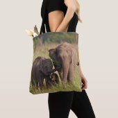 Indische asiatische Elefantenfamilie in der Savann Tasche (Von Nahem)