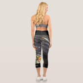 Indische Pinselflora mit Personalisiertem Namen Capri Leggings (Rückseite)