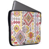 Indischer Teppichboden-Schmuckmuster. Ethnic Manda Laptopschutzhülle (Vorne Rechts)