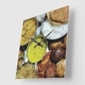 Indisches Vegetarisches Essen Quadratische Wanduhr (Winkel)