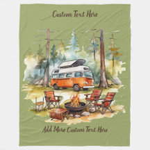 Individualisierbarer Camper Van, der im Wald parkt