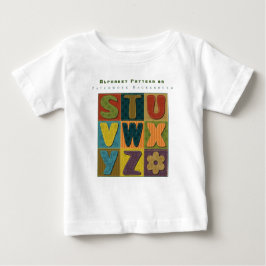 Individualisieren Sie den Hintergrund des Alphabet Baby T-shirt