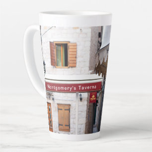 Individualisierte mediterrane Szene Latte Tasse