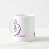 Individuell anpassbarer Olivia-Name hübsche lila B Kaffeetasse (Vorderseite Links)
