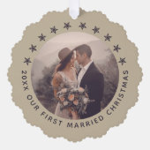 Individuell gestaltete Erste Verheiratete Weihnach Ornament Karte (Vorderseite)