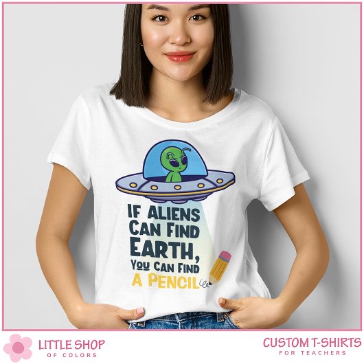 Individuell gestaltete lustige Alien im fliegenden T-Shirt