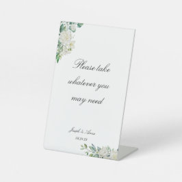 Individuell gestaltetes Badezimmer mit weißer Blum Sockelschild