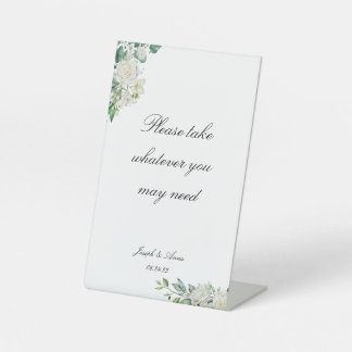 Individuell gestaltetes Badezimmer mit weißer Blum Sockelschild