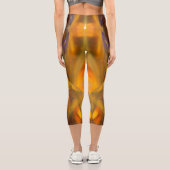 Individuell markierte farbenfrohe Natur-Wohlbefind Capri Leggings (Rückseite)