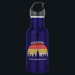 Individuelle Camping Trip Sunset Forest Family Wie Edelstahlflasche<br><div class="desc">Coole individuelle Sonnenuntergang-Wasserflasche für eine Wiedersehen. Diese maßgeschneiderte Naturwasserflasche bietet einen schönen Vintagen Sonnenuntergang über einem Wald mit hübschen Bäumen unter Ihrem personalisierten Text.</div>