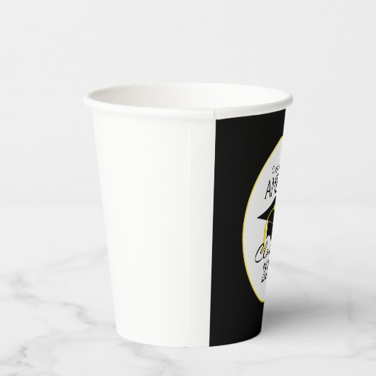 Individuelle Name Abschluss Mittelpunkt Pappbecher (Rechts)