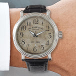 Individuelle Name Alte Retro Vintag störte Klassik Armbanduhr<br><div class="desc">Erstellen Sie Ihre eigene personalisierte Uhr mit Ihrem individuelle Name. Um diese Designvorlage zu bearbeiten,  bearbeiten Sie einfach das Textfeld wie oben gezeigt. Sie können sogar mehr Text oder Bilder hinzufügen,  Schriftart und Hintergrundfarbe anpassen. Leckerei selbst oder das ideale Geschenk für Familie,  Freunde,  Eltern und Großeltern!</div>