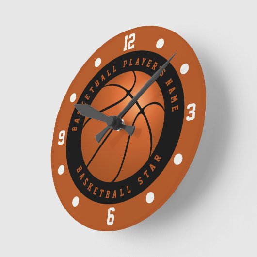 Individuelle Name Basketball Schwarz und Orange Runde Wanduhr (Winkel)