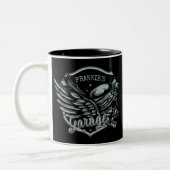 Individuelle Name Biker Skull Wings Motorradgarage Zweifarbige Tasse (Links)