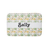 Individuelle Name Blume und Blätter auf weiß Badematte (Vorderseite)