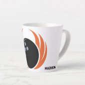 Individuelle Name Bowling Ball mit Flamme Milchtasse (Rechte Ecke)
