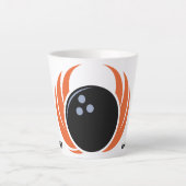 Individuelle Name Bowling Ball mit Flamme Milchtasse (Vorderseite)
