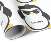 Individuelle Name cool Pinguin Geschenkpapier (Rolleneckpunkt)