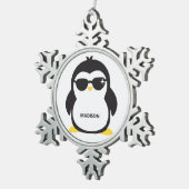 Individuelle Name cool Pinguin Schneeflocken Zinn-Ornament (Rechts)