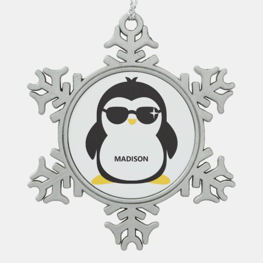Individuelle Name cool Pinguin Schneeflocken Zinn-Ornament (Vorderseite)