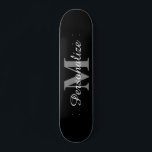 individuelle Name-Eseldeck Skateboard<br><div class="desc">individuelle Name Monogramm Skateboard Deck. Personalisierbar mit Namen oder Slogan. Coole Geburtstagsgeschenkidee für Teenager. Fügen Sie Ihren eigenen Anfangsbuchstaben und Familiennamen hinzu. Elegante Typografie-Vorlage. Einzigartige Sportgeschenke für Junge,  Mädchen,  Sohn,  Enkel,  Enkelin,  Enkelin,  Teenager,  Freund,  Neffe,  Cousin usw. Schwarz-Weiß oder benutzerdefinierte Hintergrundfarbe. Fügen Sie optional Ihr eigenes Rad hinzu.</div>