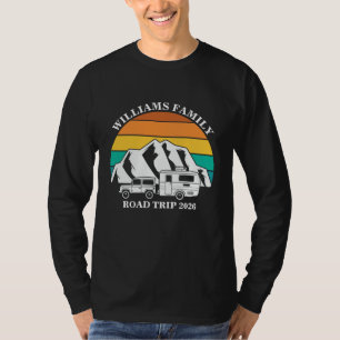 individuelle Name Familienurlaub Berg Road Trip T-Shirt