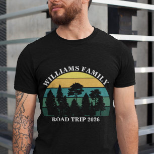 individuelle Name Familienurlaub Berg Road Trip T-Shirt