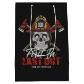 Individuelle Name Feuerwehrmann als Erster letzter Mittlere Geschenktüte (Rückseite)