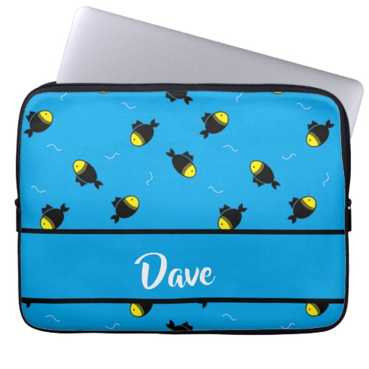 Individuelle Name fischt Muster auf blau Laptopschutzhülle (Vorderseite)