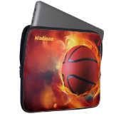 Individuelle Name Flaming Basketball Laptopschutzhülle (Vorne Rechts)