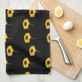 Individuelle Name Gelbe Sonnenblumen auf schwarz Geschirrtuch (Viertel Falte)