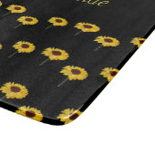 Individuelle Name Gelbe Sonnenblumen auf schwarz Schneidebrett (Ecke)
