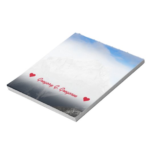 Individuelle Name; Grauer Berggipfel, wolkiger bla Notizblock (Rotiert)