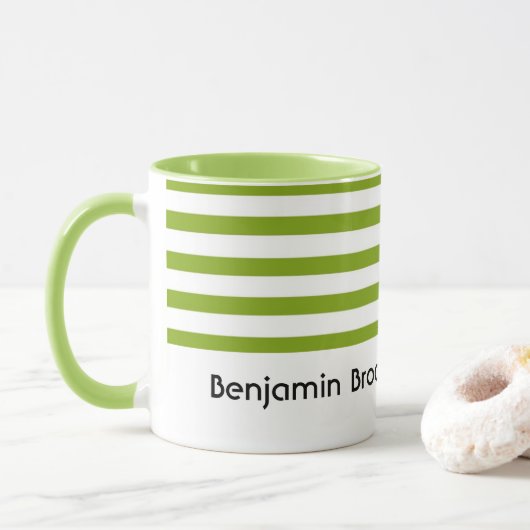 Individuelle Name, grün und weiß Streifen Tasse (Mit Donut)