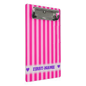 Individuelle Name + Hellrosa und tiefrosa Streifen Mini Klemmbrett (Schrägansicht)