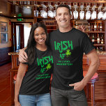 Individuelle Name Irish AF Drink Team Black Green T-Shirt<br><div class="desc">St Paddy's Day Drinking Team T - Shirt mit einem Kleeblatt und Irish AF dekoriert. Personalisieren Sie es mit Ihrem Namen.</div>