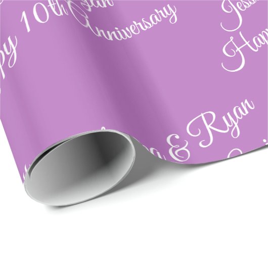 Individuelle Name, Jubiläum, Weißschrift auf Lilac Geschenkpapier (Rolleneckpunkt)