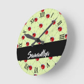 Individuelle Name-Ladybugs-Muster Runde Wanduhr (Winkel)