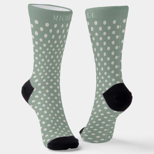 Individuelle Name Light sage Green White Polka Dot Socken (Gewinkelt)