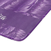 Individuelle Name lila Schmelzstein auf Schneidebrett (Ecke)