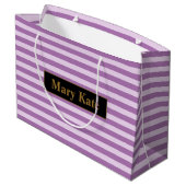 Individuelle Name Lila Streifen Große Geschenktüte (Rückseite Schrägansicht)