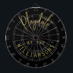 Individuelle Name Minimalistisch Black Gold Playda Dartscheibe<br><div class="desc">Personalisiertes Dartboard mit Familiennamen zum Beispiel. Einfaches minimalistisches Design mit dem anpassbaren Satz Zitat Sprichwort Playdate auf dem Familiennamen. Premium neutraler Schwarz-Gold-Look mit einer Kombination aus trendiger Schriftzeichen-Kalligraphie und einer modernen, sauberen Sans-Serif-Schriftart-Typografie. Das Dartspiel bei Ansammlungen und Freunden macht Spaß, Entspannung, eine wahre Form der Selbstachtung im stressigen Leben, das...</div>